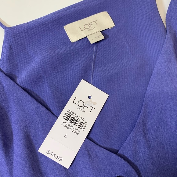 🚫SOLD🚫LOFT SCALLOPED BUTTON V NECK TOP - Picture 6 of 8